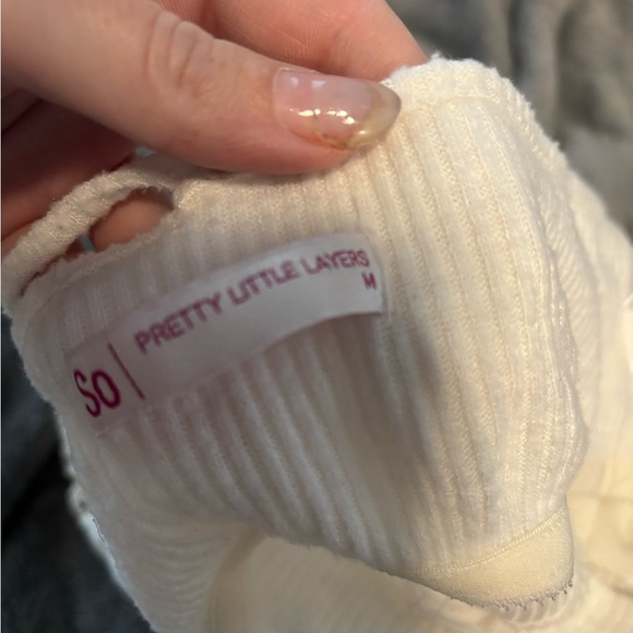 Elegant White Lace Halter Top - Picture 3 of 3